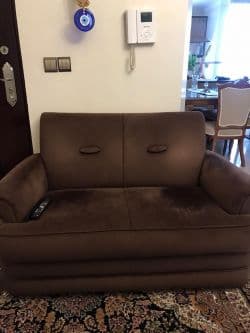 یک عدد کاناپه راحتی دونفره