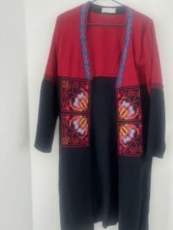 تعدادی مانتو و شال 