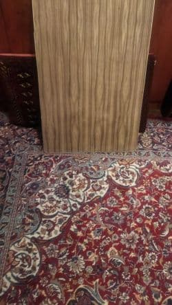 یک میز تاشو 