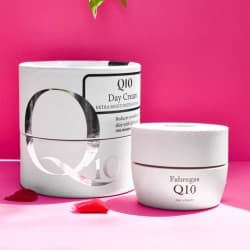 کرم روز ضد چروک حاوی کیوتن و هیالورونیک اسید فابریگاس ضد آفتاب SPF30 ارسال رایگان