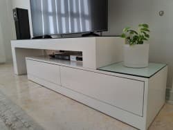 میز تلویزیون بسیار تمیز