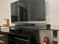 میز تلویزیون شیشه ای