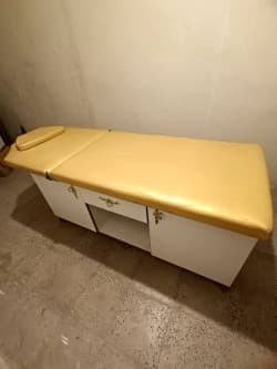 تخت ماساژ ثابت چوبی کمد و کشو دار