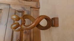 مجسمه دست ساز چوبی