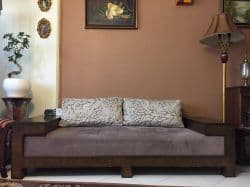 کاناپه راحتی 3نفره دسته چوبی باکس دار