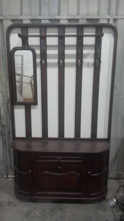 جاکفشی و جالباسی